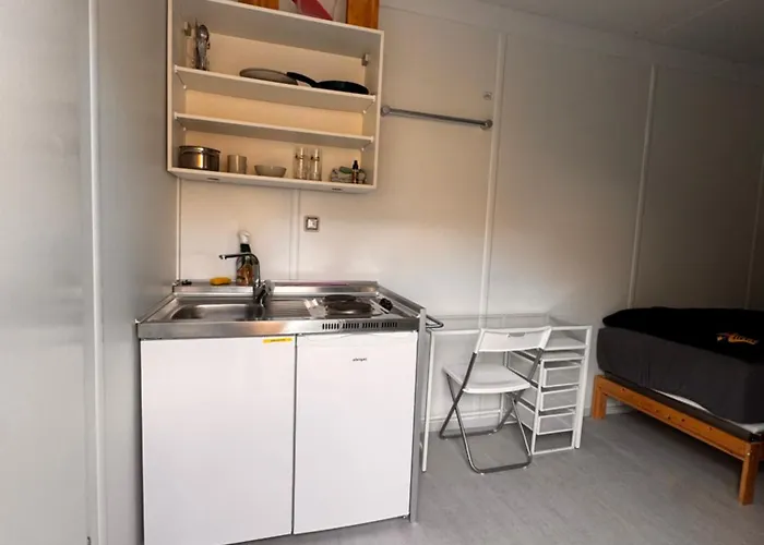 Moebilierter Wohncontainer Fuer Bis Zu 2 Personen In Der Gemeinde *